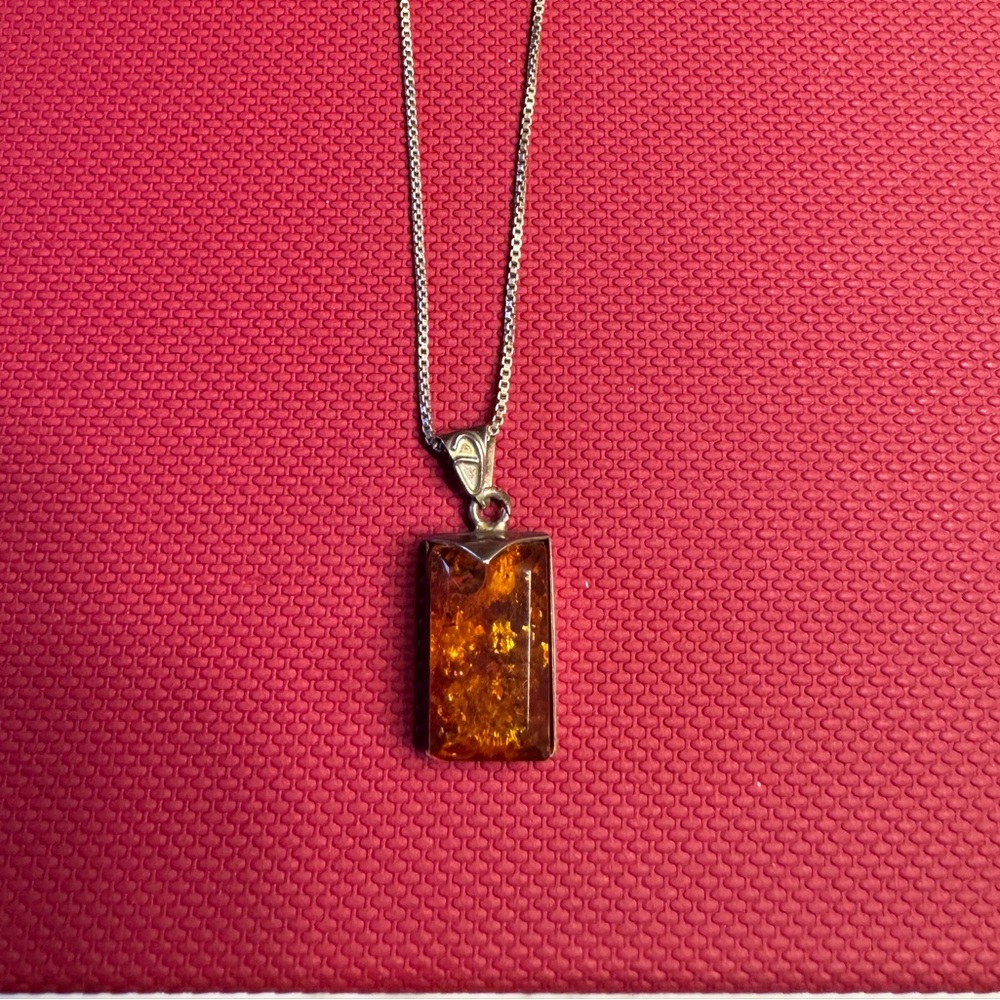 Elegant Silver and Amber Pendant Necklace